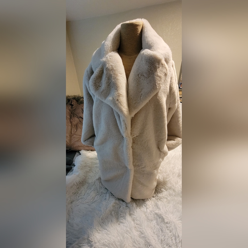 Abercrombie and Fitch faux fur coat LARGE